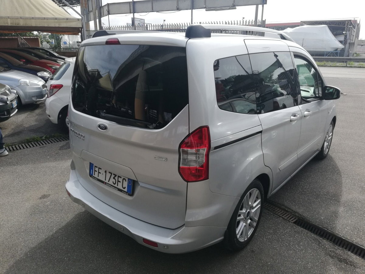Ford Tourneo Courier 1.0 EcoBoost 100 CV Titanium (6)