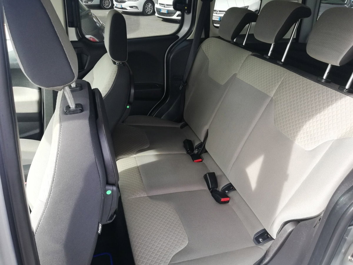 Ford Tourneo Courier 1.0 EcoBoost 100 CV Titanium (8)