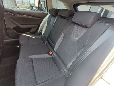 Skoda Octavia Station Wagon 2.0 TDI EVO SCR DSG Wagon Executive (7)