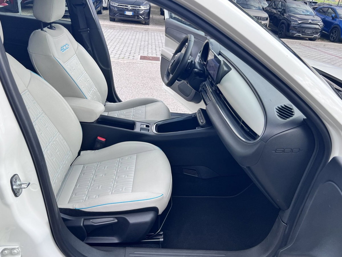 Fiat 600 1.2 hybrid La Prima 110cv auto (6)