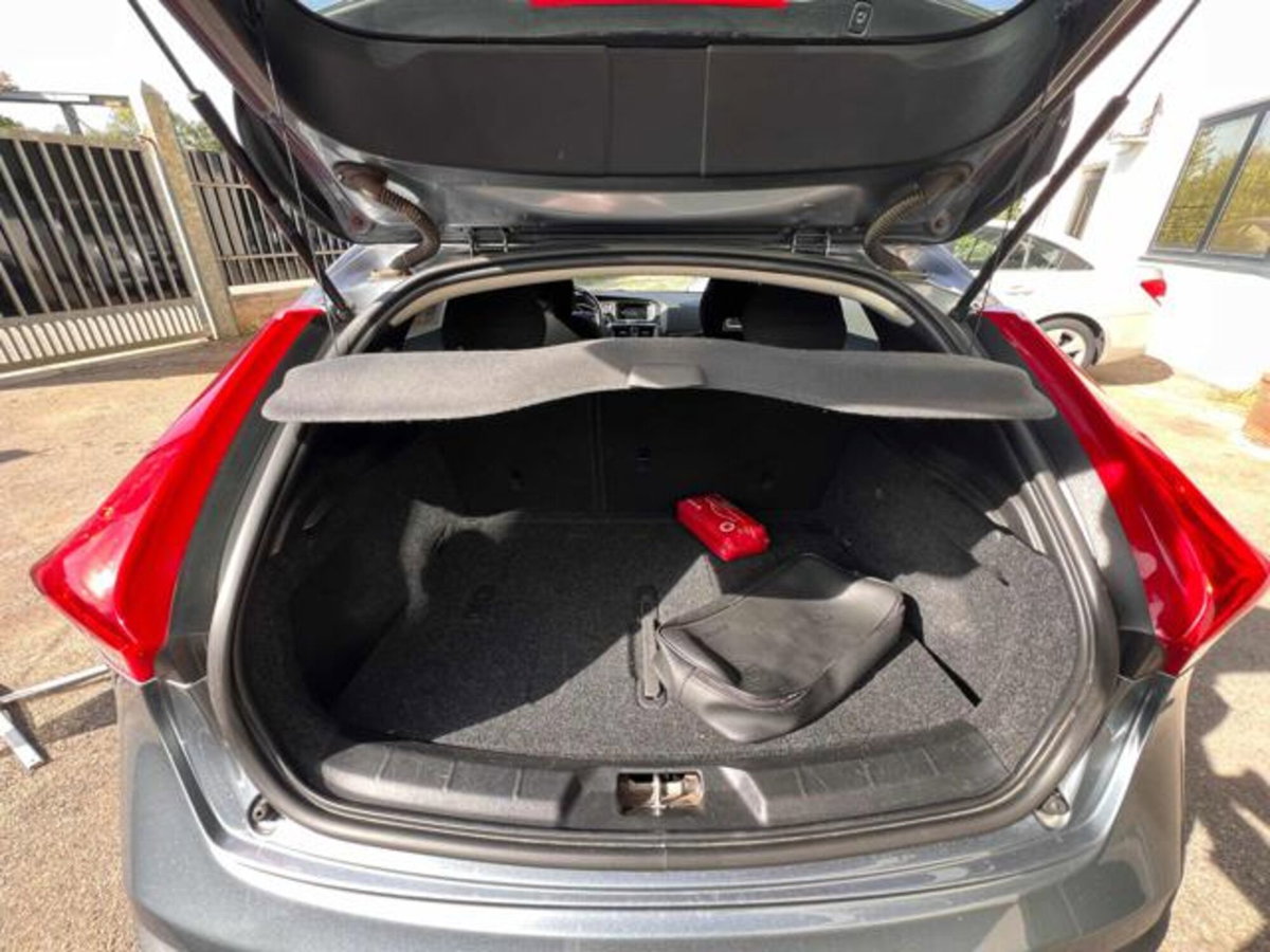 Volvo V40 Cross Country D2 Business (11)