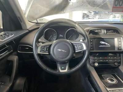 Jaguar F-Pace 2.0 D 180 CV AWD Portfolio (12)