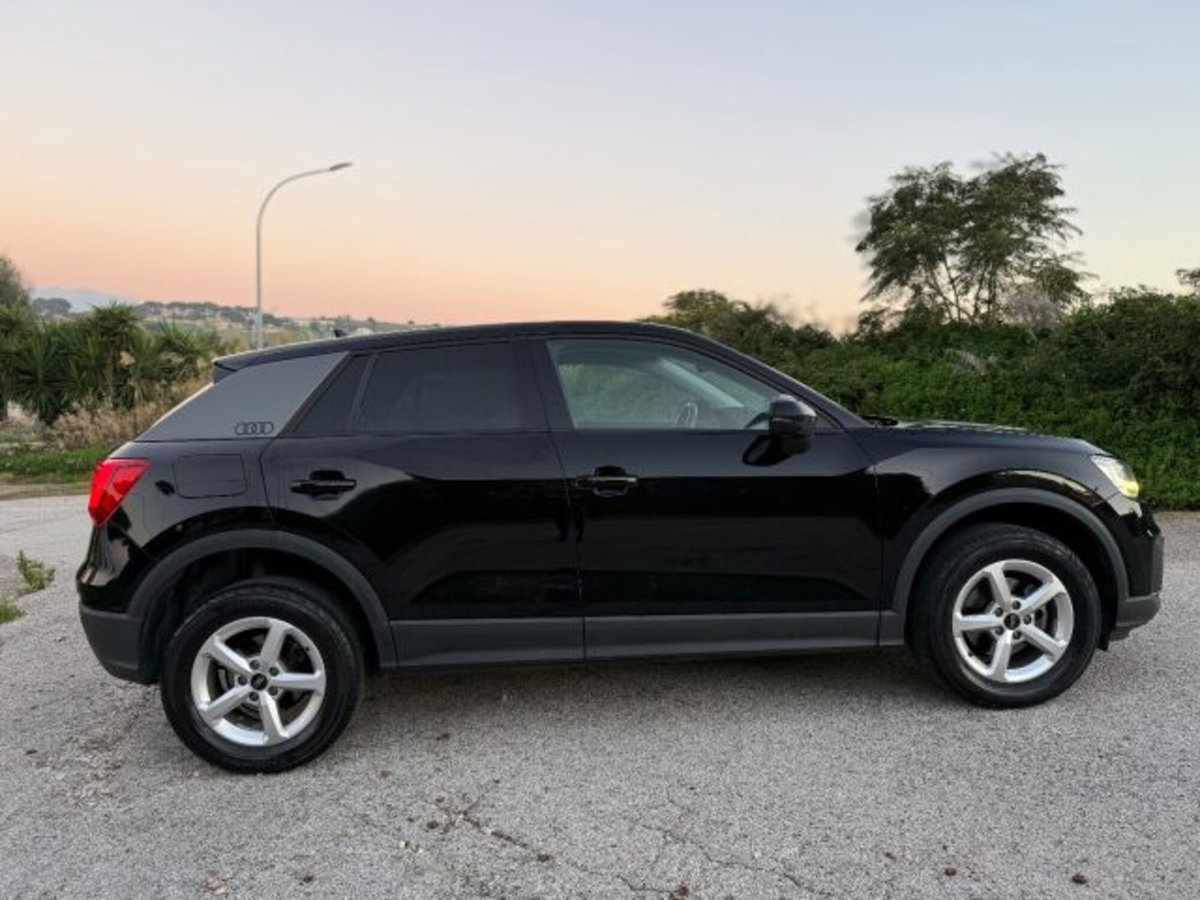 Audi Q2 Q2 30 TDI Identity Black (10)