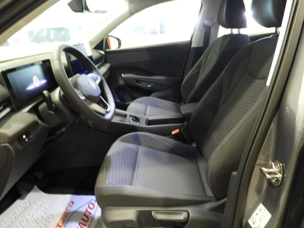 Volkswagen T-Roc 1.5 tsi Life dsg (10)