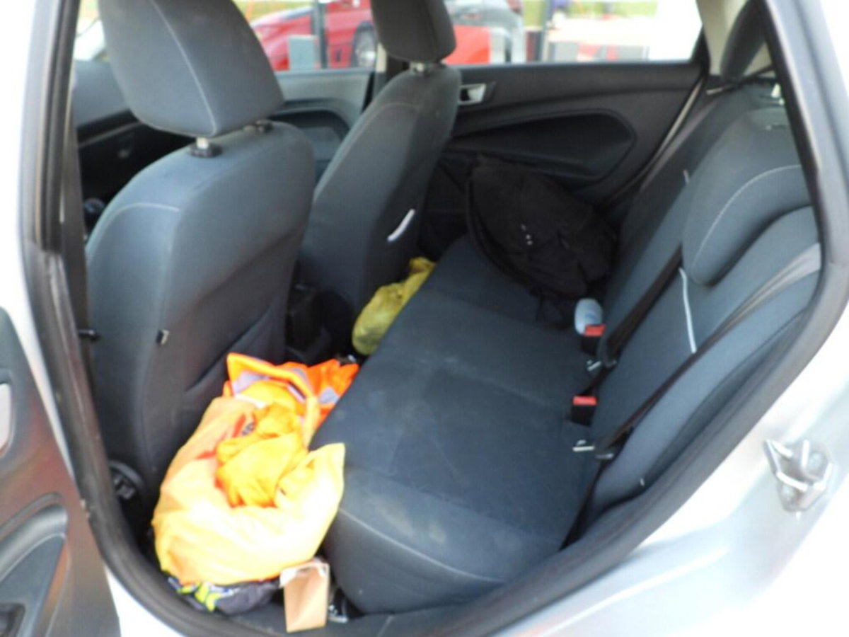 Ford Fiesta Ikon 1.4 TDCi 70CV 5 porte (12)