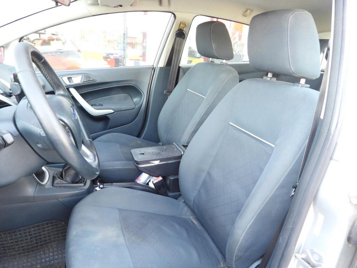 Ford Fiesta Ikon 1.4 TDCi 70CV 5 porte (8)