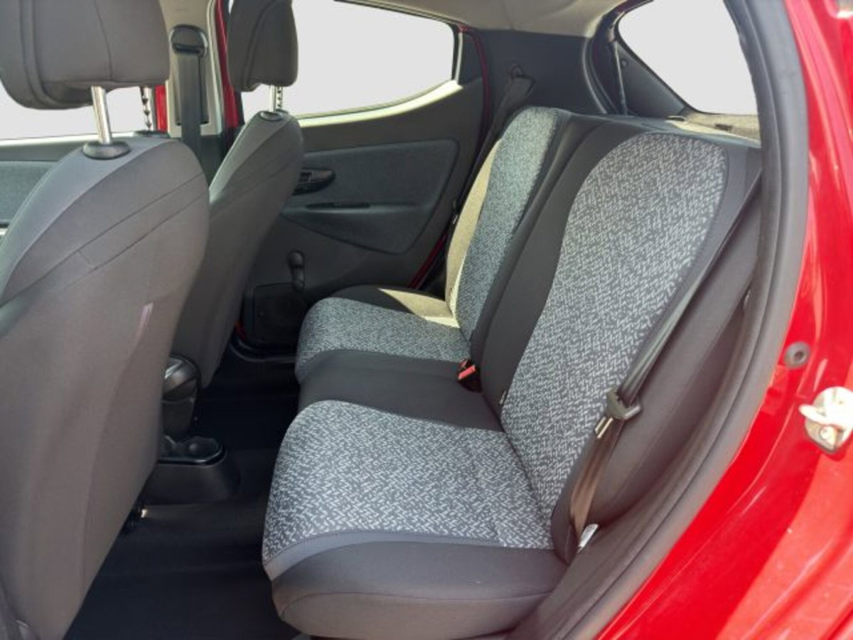 Lancia Ypsilon 1.0 FireFly 5 porte S&S Hybrid Silver Plus (11)
