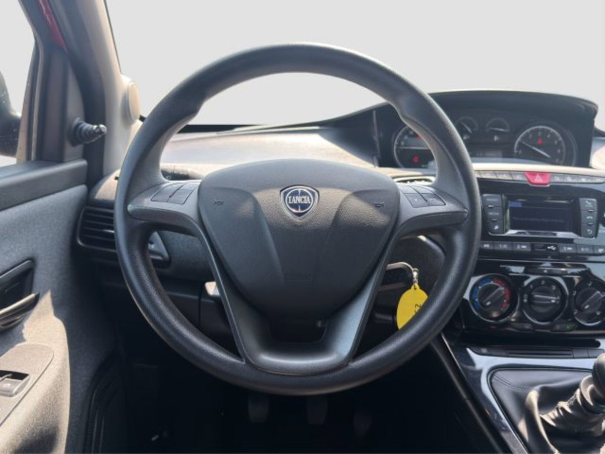Lancia Ypsilon 1.0 FireFly 5 porte S&S Hybrid Silver Plus (13)