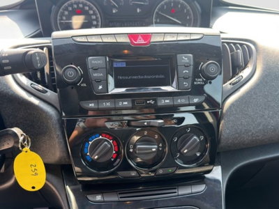 Lancia Ypsilon 1.0 FireFly 5 porte S&S Hybrid Silver Plus (17)