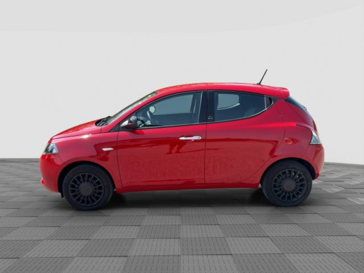 Lancia Ypsilon 1.0 FireFly 5 porte S&S Hybrid Silver Plus (2)