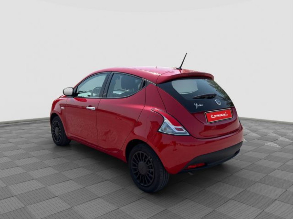 Lancia Ypsilon 1.0 FireFly 5 porte S&S Hybrid Silver Plus (3)