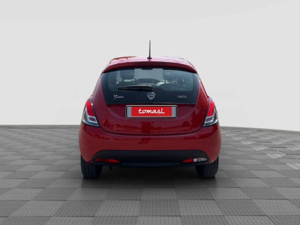 Lancia Ypsilon 1.0 FireFly 5 porte S&S Hybrid Silver Plus (4)