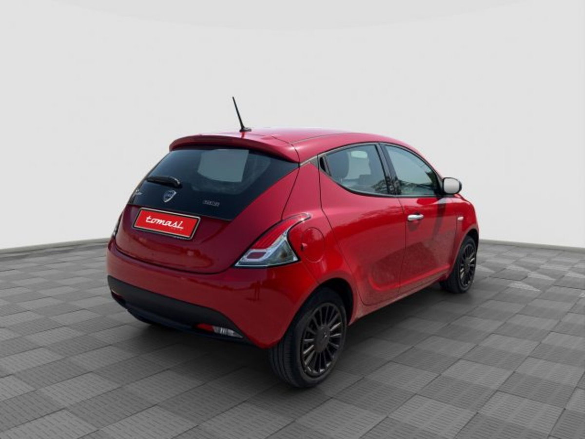 Lancia Ypsilon 1.0 FireFly 5 porte S&S Hybrid Silver Plus (5)