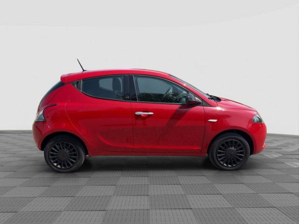 Lancia Ypsilon 1.0 FireFly 5 porte S&S Hybrid Silver Plus (6)