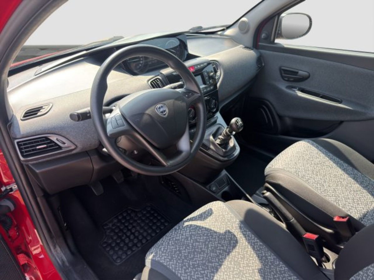 Lancia Ypsilon 1.0 FireFly 5 porte S&S Hybrid Silver Plus (9)