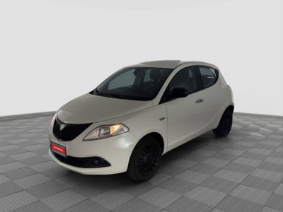 Lancia Ypsilon 1.0 FireFly 5 porte S&S Hybrid Silver Plus usata