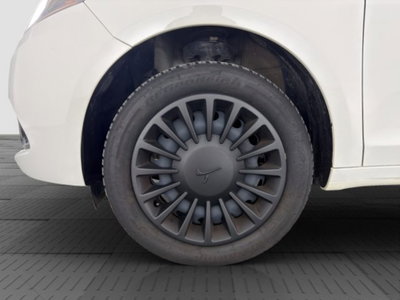 Lancia Ypsilon 1.0 FireFly 5 porte S&S Hybrid Silver Plus (16)