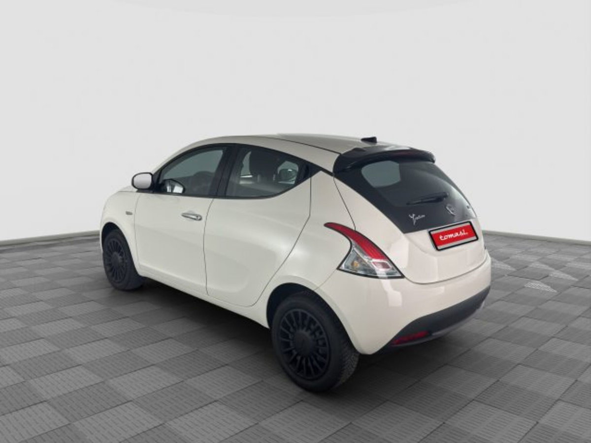 Lancia Ypsilon 1.0 FireFly 5 porte S&S Hybrid Silver Plus (3)
