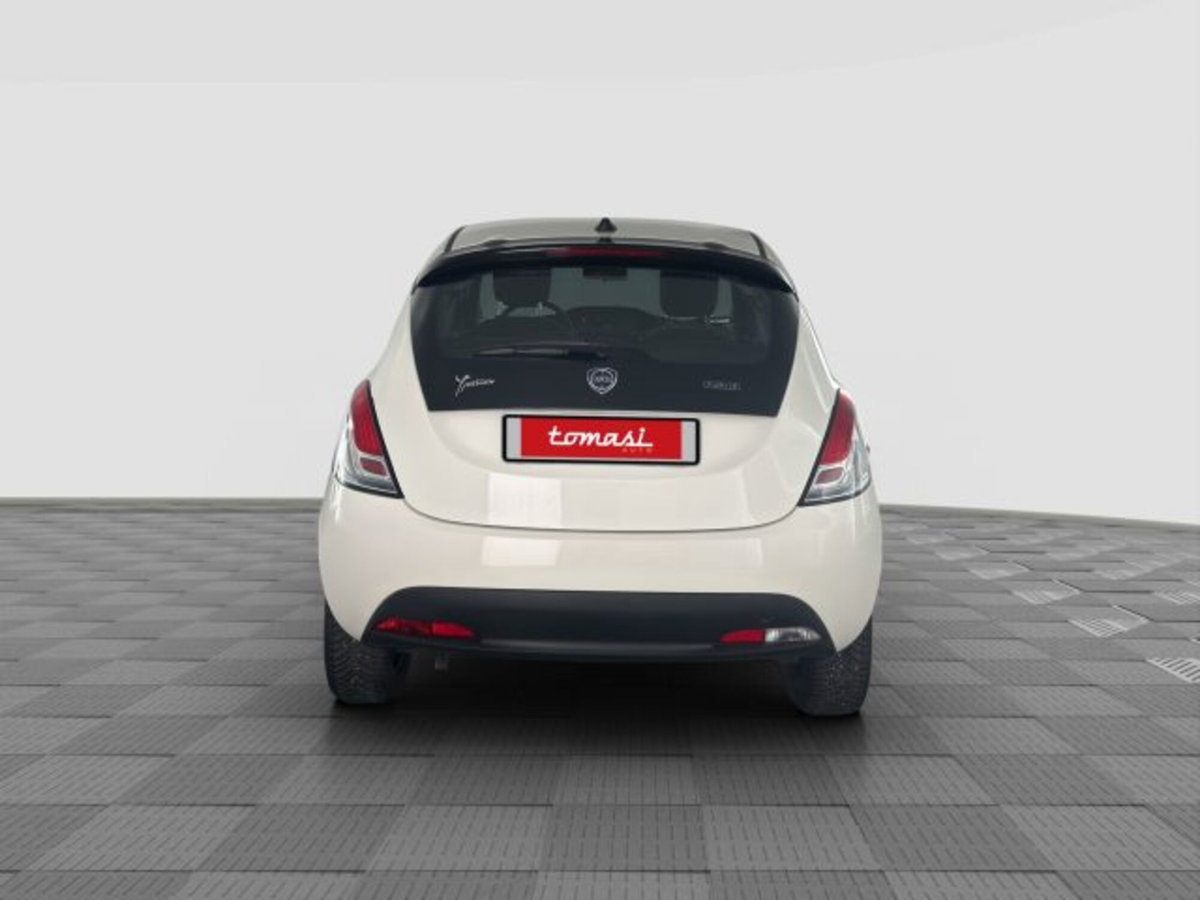 Lancia Ypsilon 1.0 FireFly 5 porte S&S Hybrid Silver Plus (4)