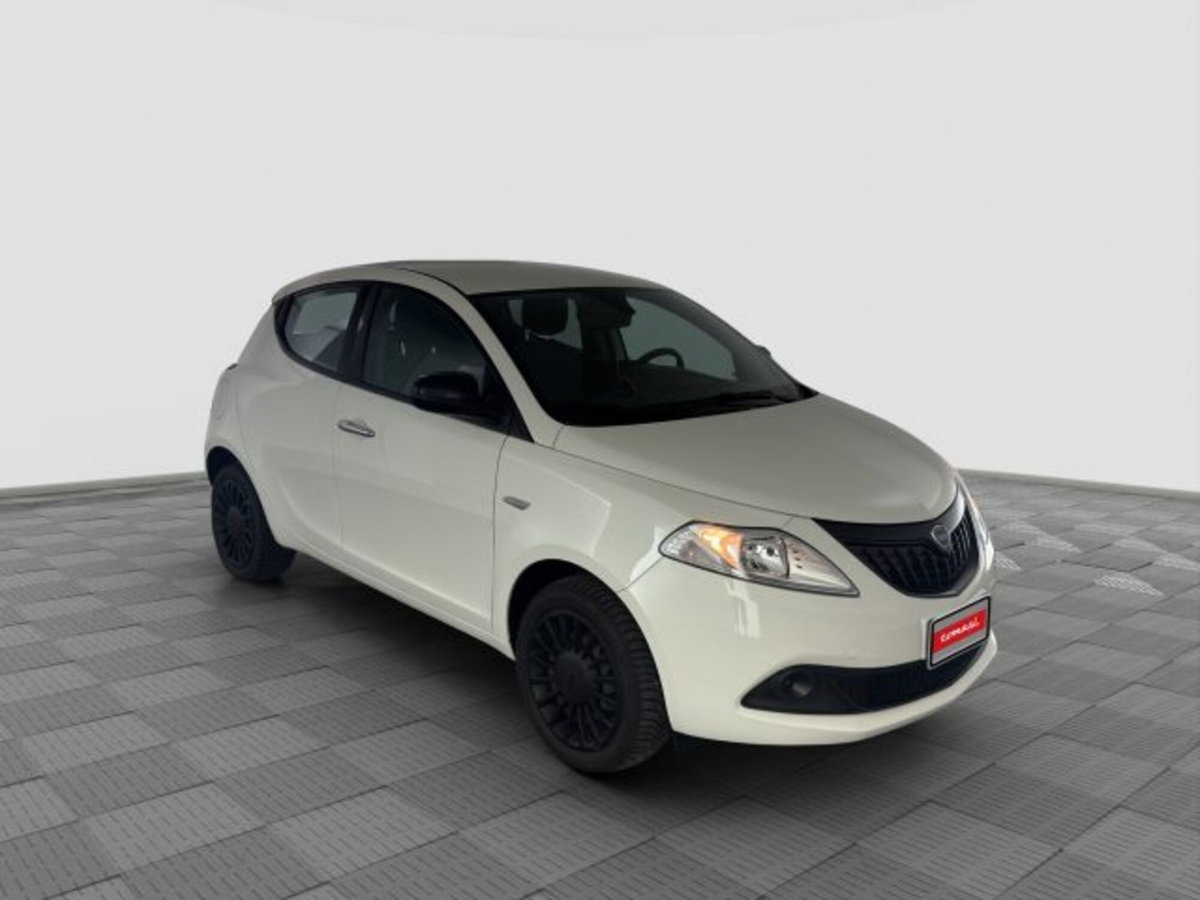 Lancia Ypsilon 1.0 FireFly 5 porte S&S Hybrid Silver Plus (7)