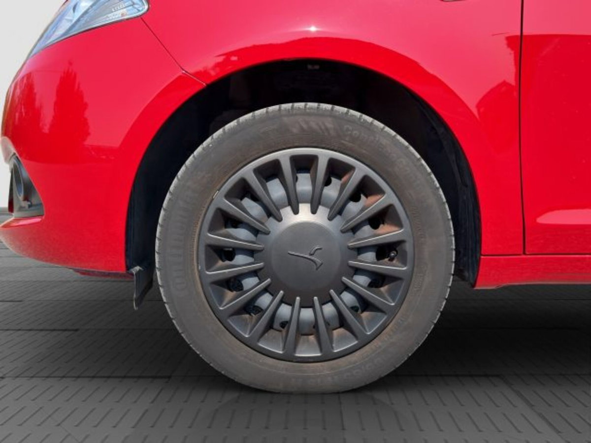 Lancia Ypsilon 1.0 FireFly 5 porte S&S Hybrid Silver Plus (16)