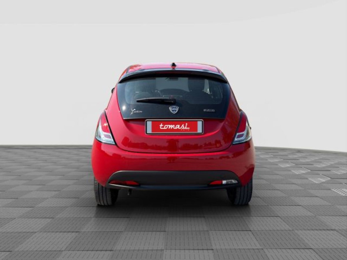 Lancia Ypsilon 1.0 FireFly 5 porte S&S Hybrid Silver Plus (4)
