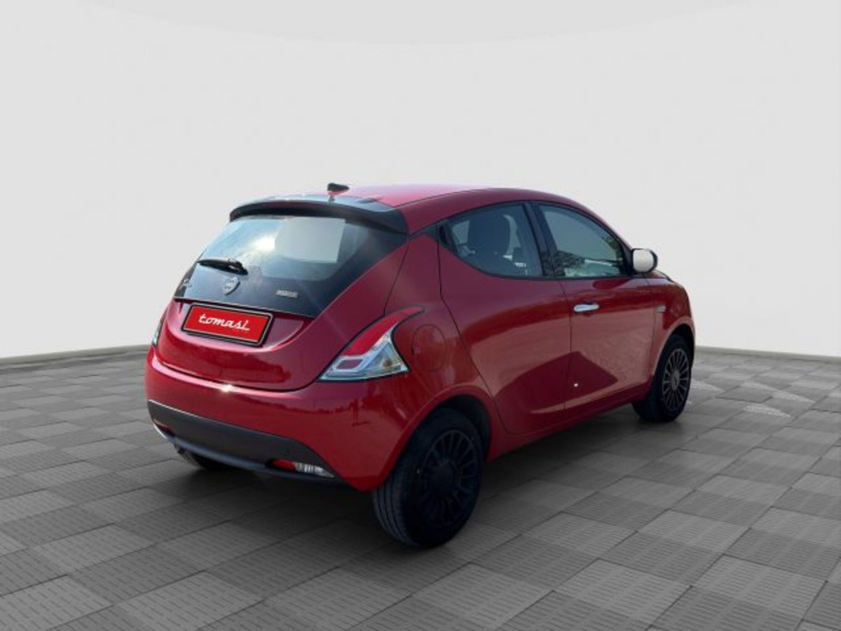Lancia Ypsilon 1.0 FireFly 5 porte S&S Hybrid Silver Plus (5)