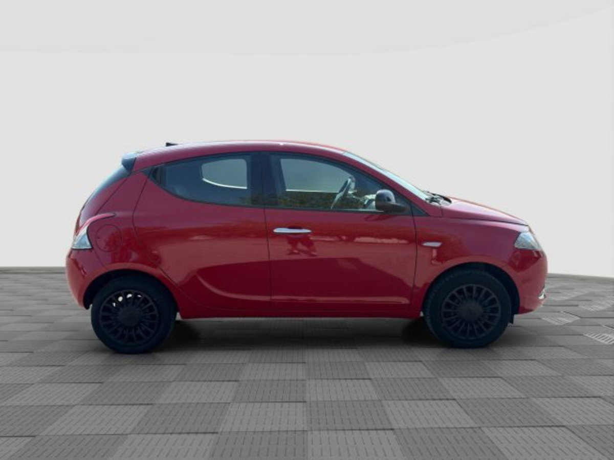 Lancia Ypsilon 1.0 FireFly 5 porte S&S Hybrid Silver Plus (6)