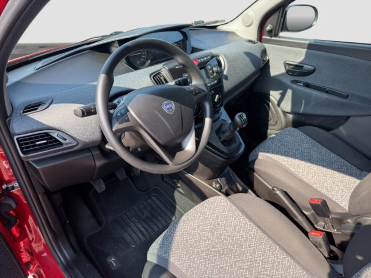 Lancia Ypsilon 1.0 FireFly 5 porte S&S Hybrid Silver Plus (9)