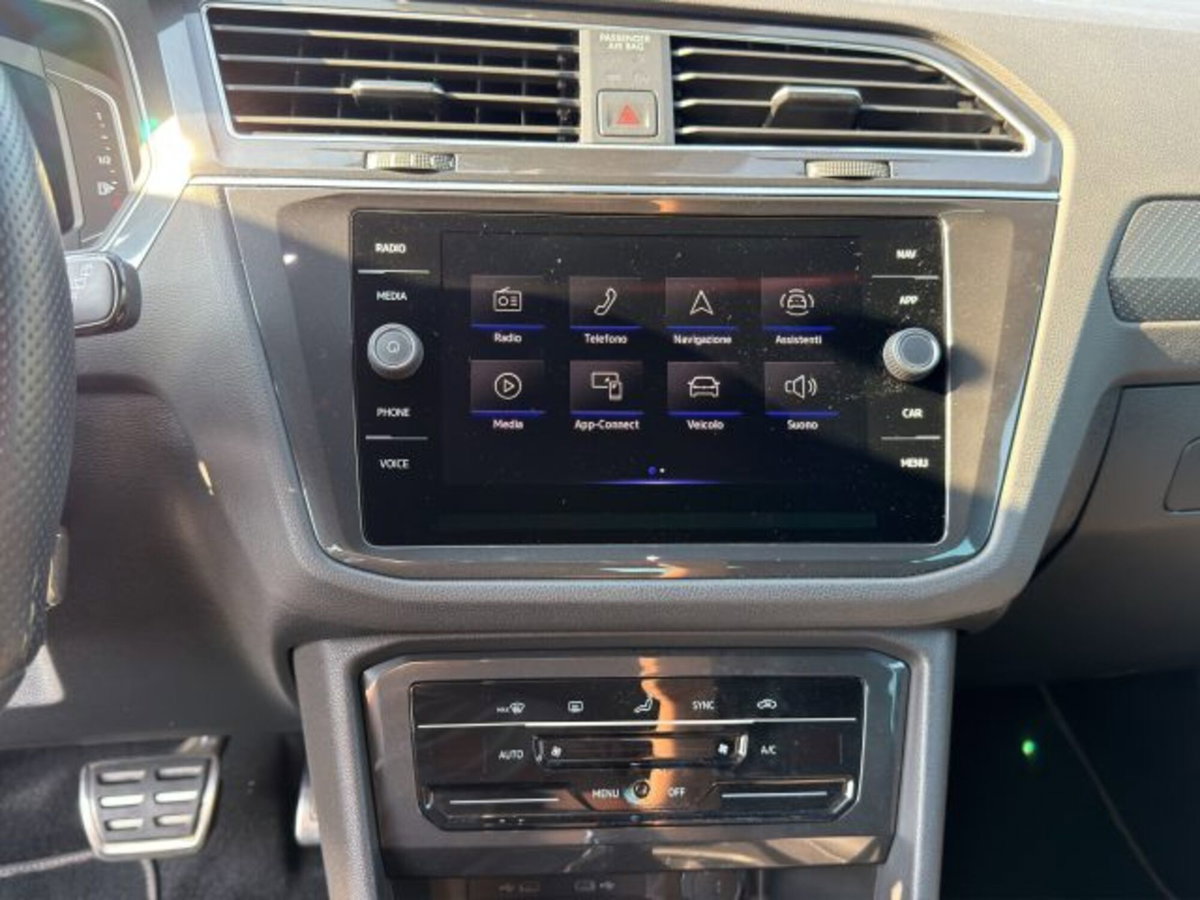 Volkswagen Tiguan 1.5 TSI 150 CV DSG ACT R-Line (17)