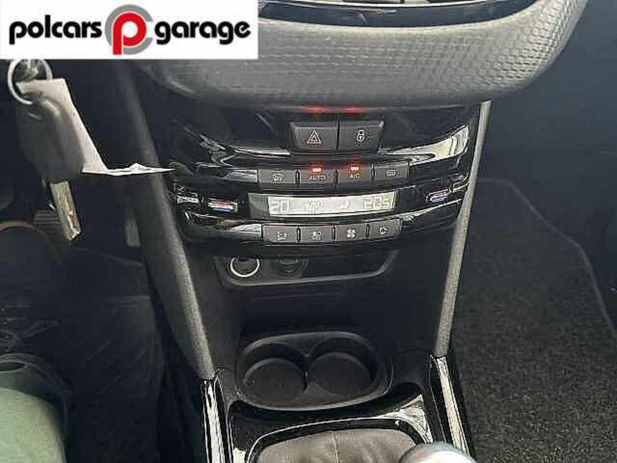 Peugeot 2008 120 S&S Black Matt (13)