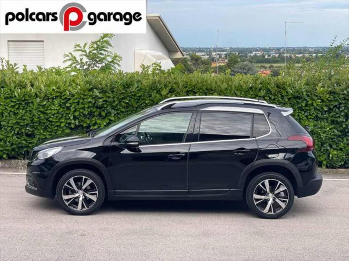Peugeot 2008 120 S&S Black Matt (2)