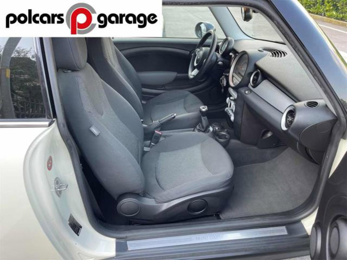 MINI Mini 1.6 16V Cooper (10)