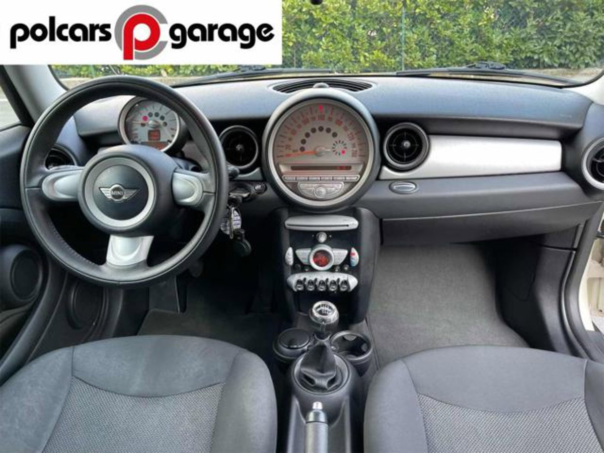 MINI Mini 1.6 16V Cooper (8)