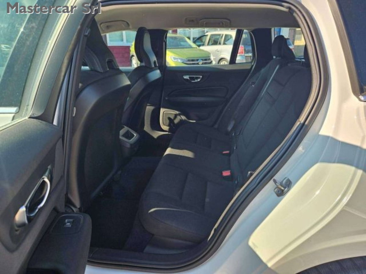 Volvo V60 2.0 b4 Essential auto (10)