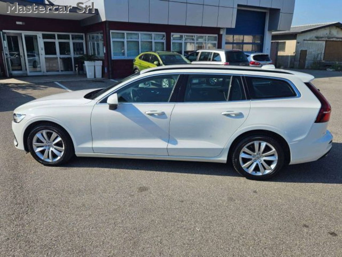Volvo V60 2.0 b4 Essential auto (2)