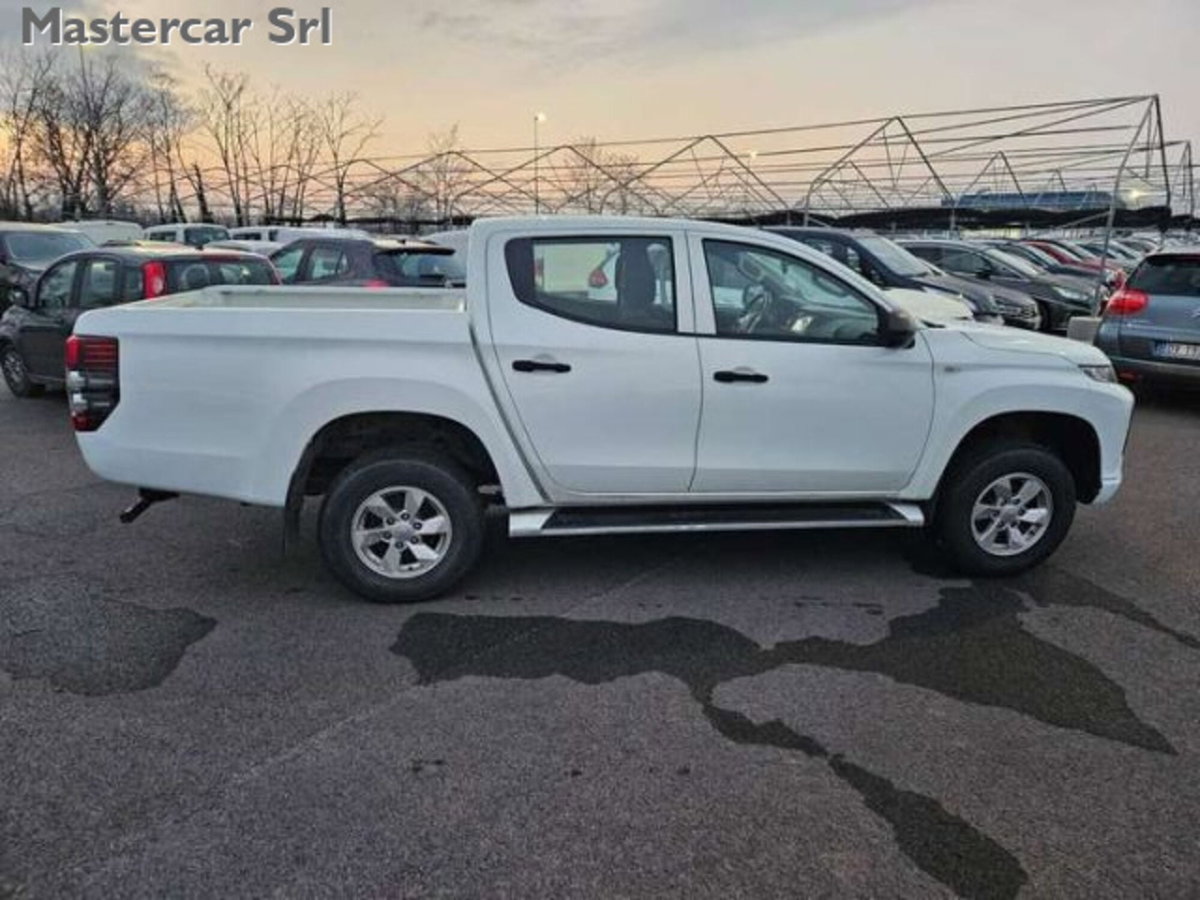 Mitsubishi L200 2.3 D Double Cab 4x4 Easy Select Invite Connect (8)
