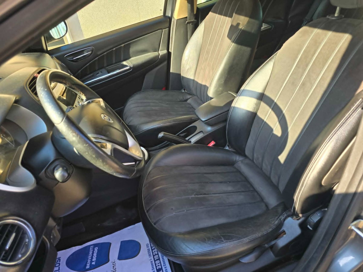 Lancia Delta 1.6 MJT DPF Oro (7)