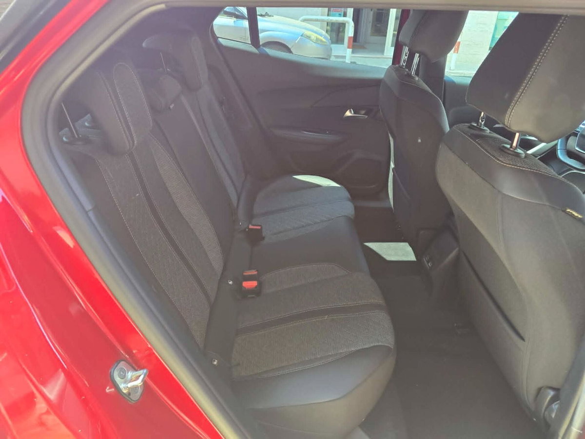 Peugeot 2008 1.2 turbo Allure 100cv (9)