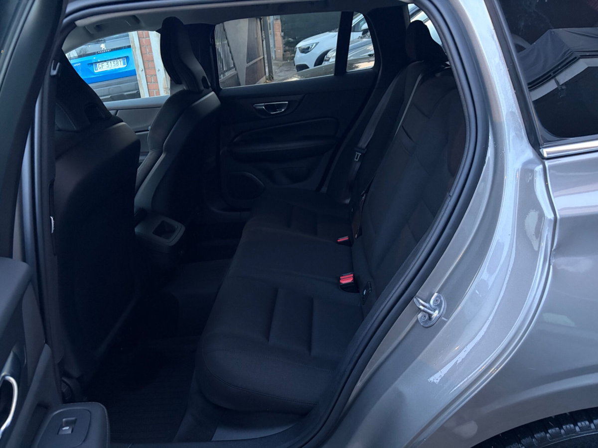 Volvo V60 B4 Geartronic Momentum Business Pro (8)