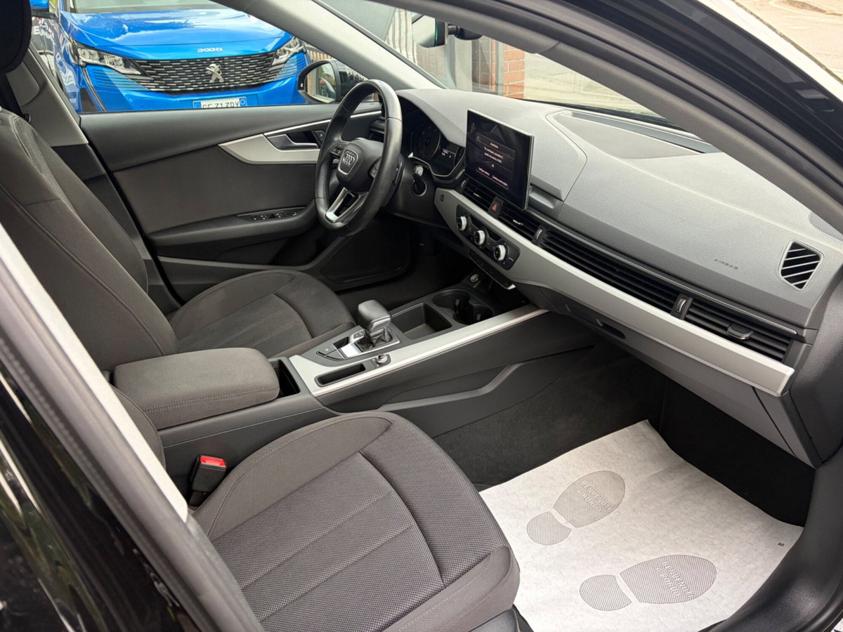 Audi A4 Avant 30 TDI/136 CV S tronic Business Advanced (11)