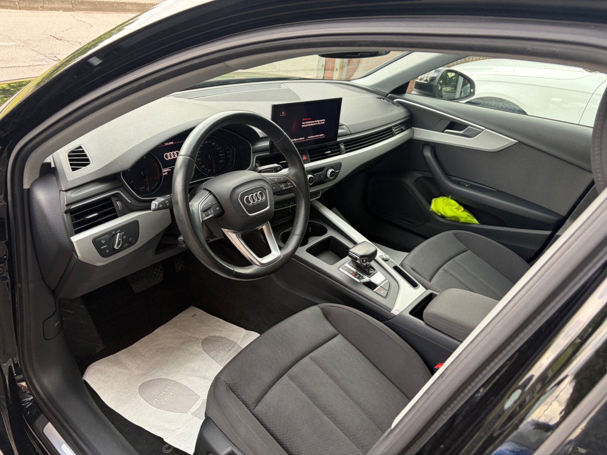 Audi A4 Avant 30 TDI/136 CV S tronic Business Advanced (8)