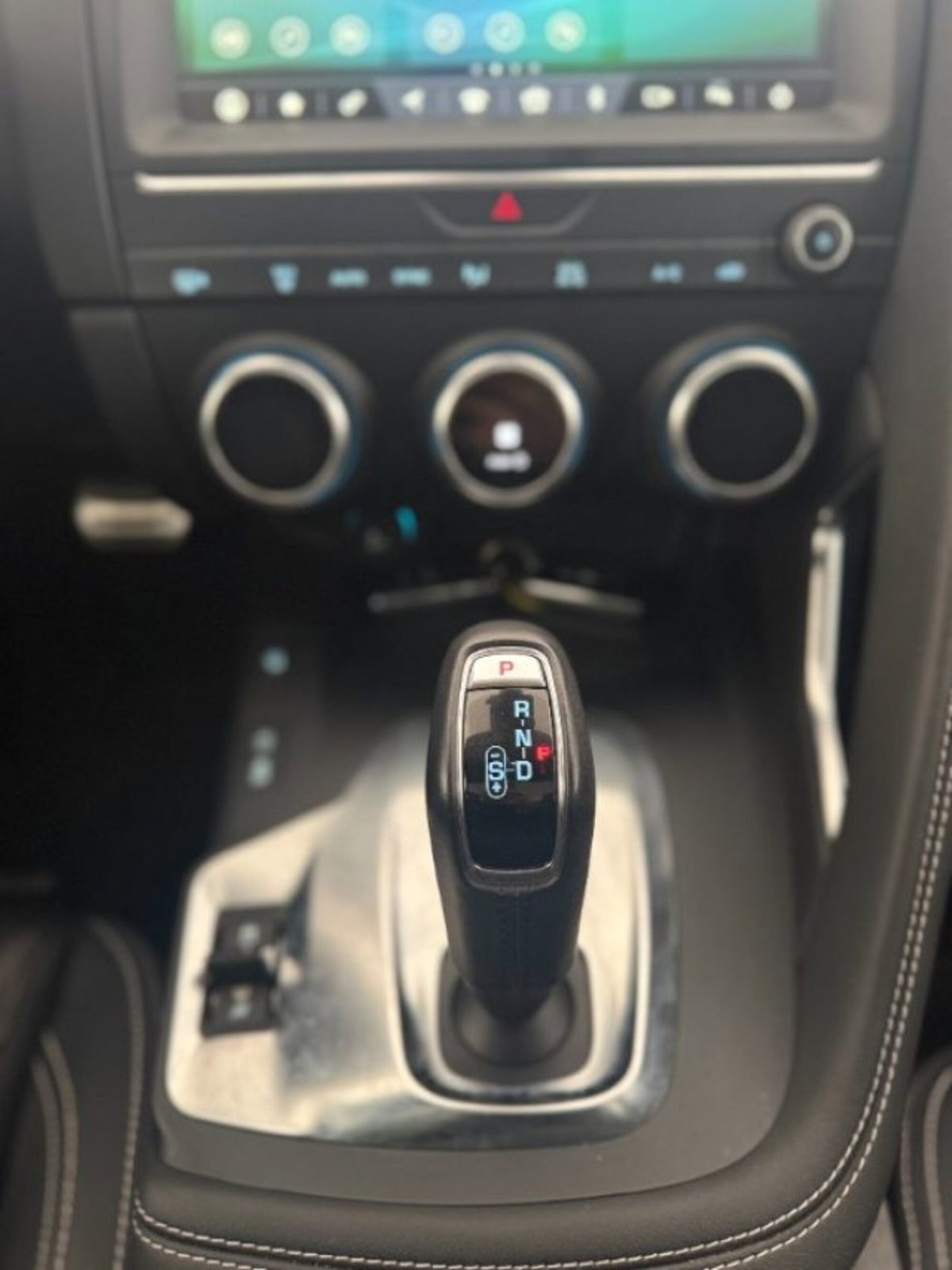 Jaguar E-Pace 2.0D 150 CV AWD aut. R-Dynamic HSE (12)