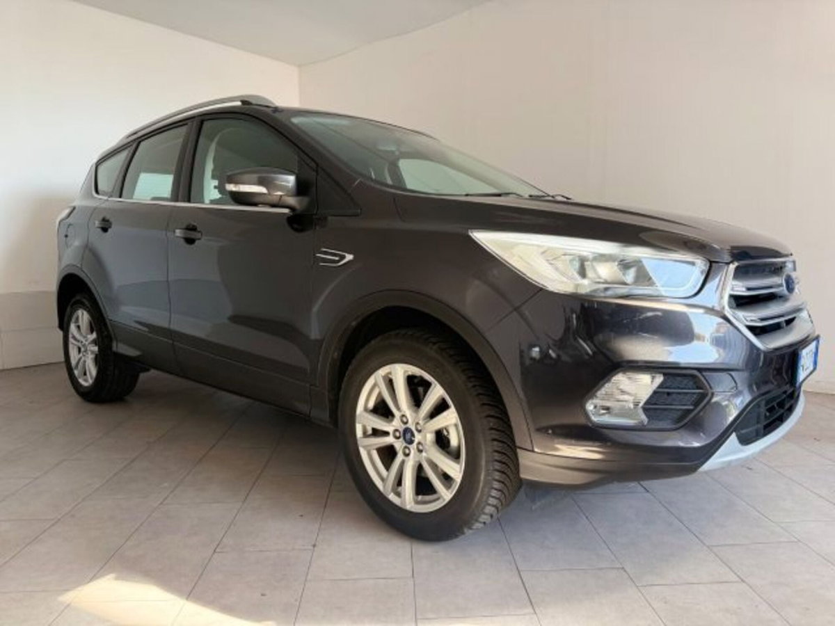 Ford Kuga 1.5 TDCI 120 CV S&S 2WD Business (2)