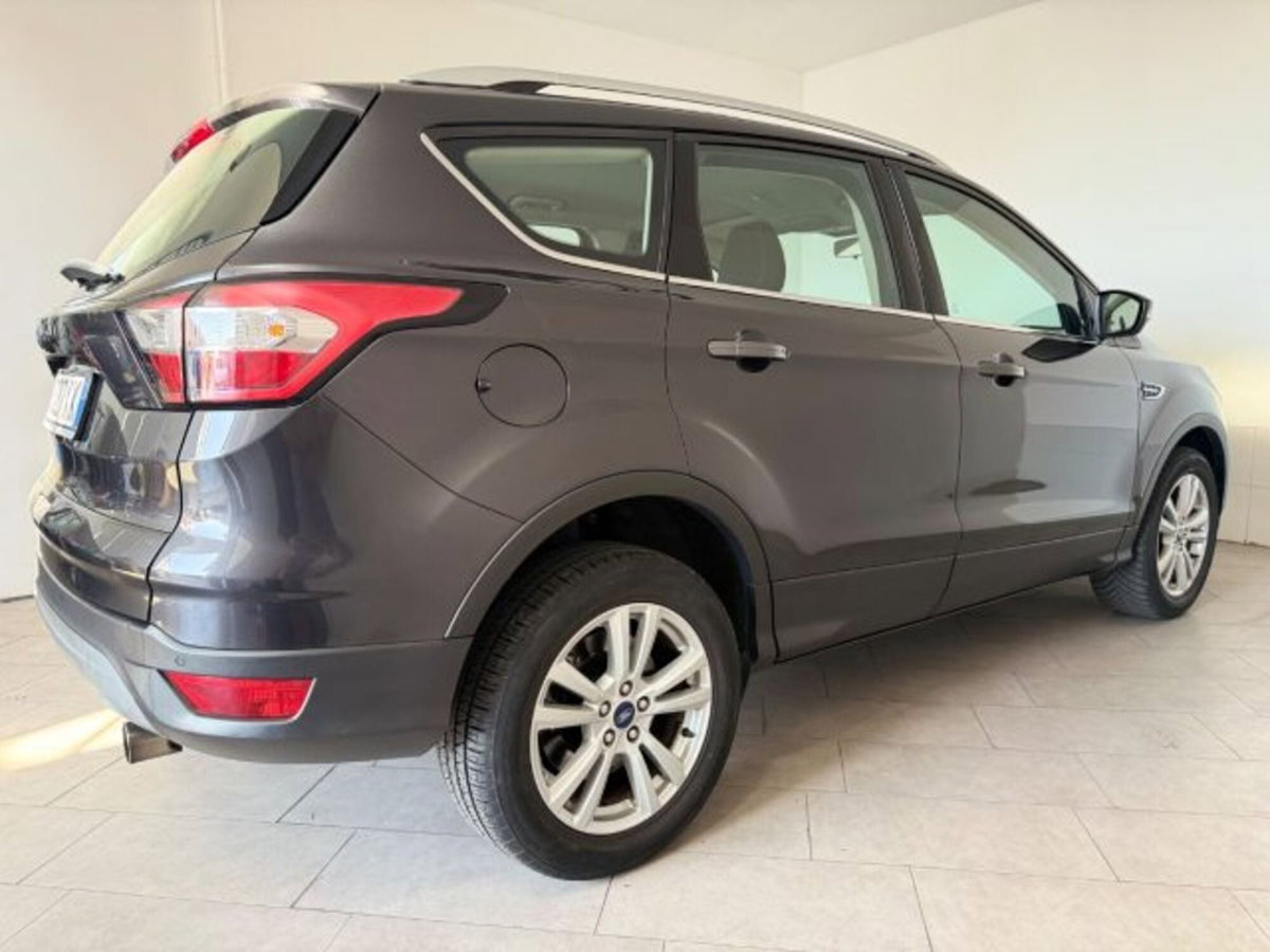 Ford Kuga 1.5 TDCI 120 CV S&S 2WD Business (7)