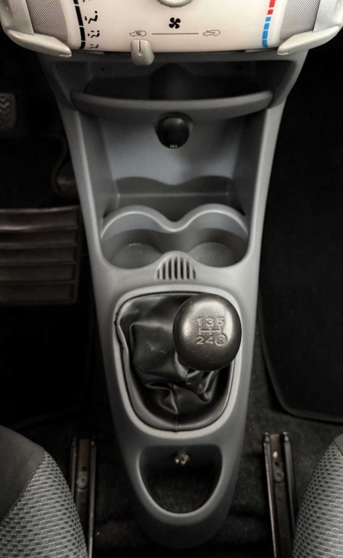 Toyota Aygo 1.0 12V VVT-i 3 porte Sol (17)
