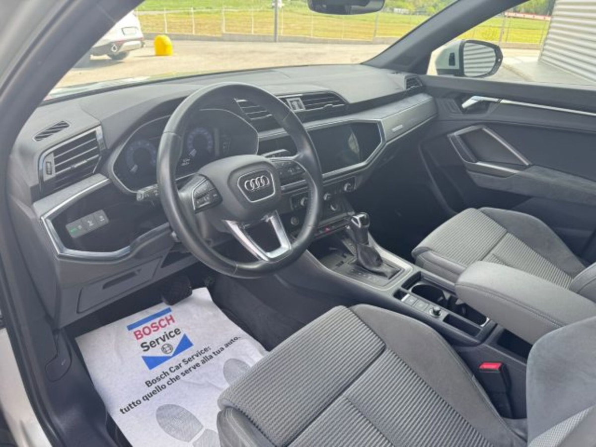Audi Q3 Sportback 35 2.0 tdi Identity Black s-tronic (12)