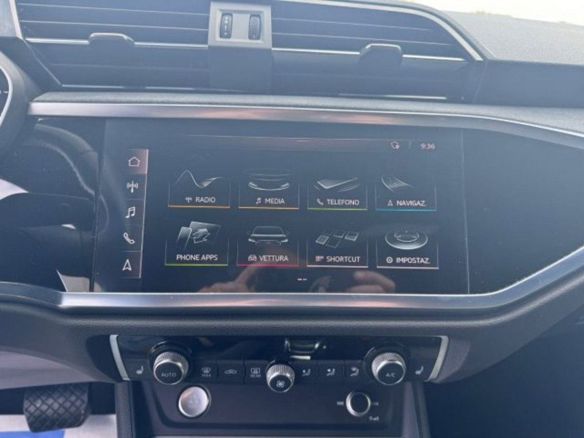 Audi Q3 Sportback 35 2.0 tdi Identity Black s-tronic (17)