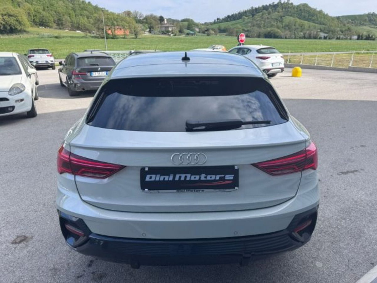 Audi Q3 Sportback 35 2.0 tdi Identity Black s-tronic (6)