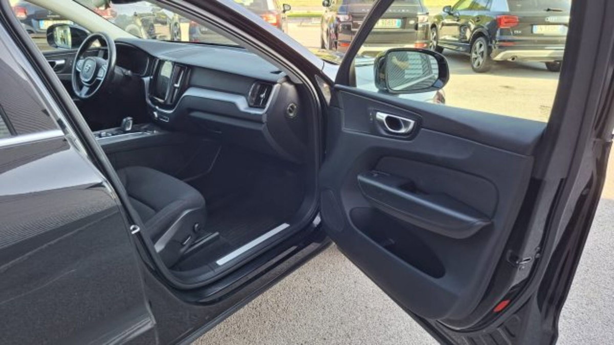 Volvo XC60 B4 (d) AWD Geartronic Business Plus (11)